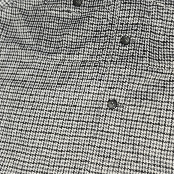 Men's Black and Grey Old Navy Plaid Shacket - Picture 12 of 14